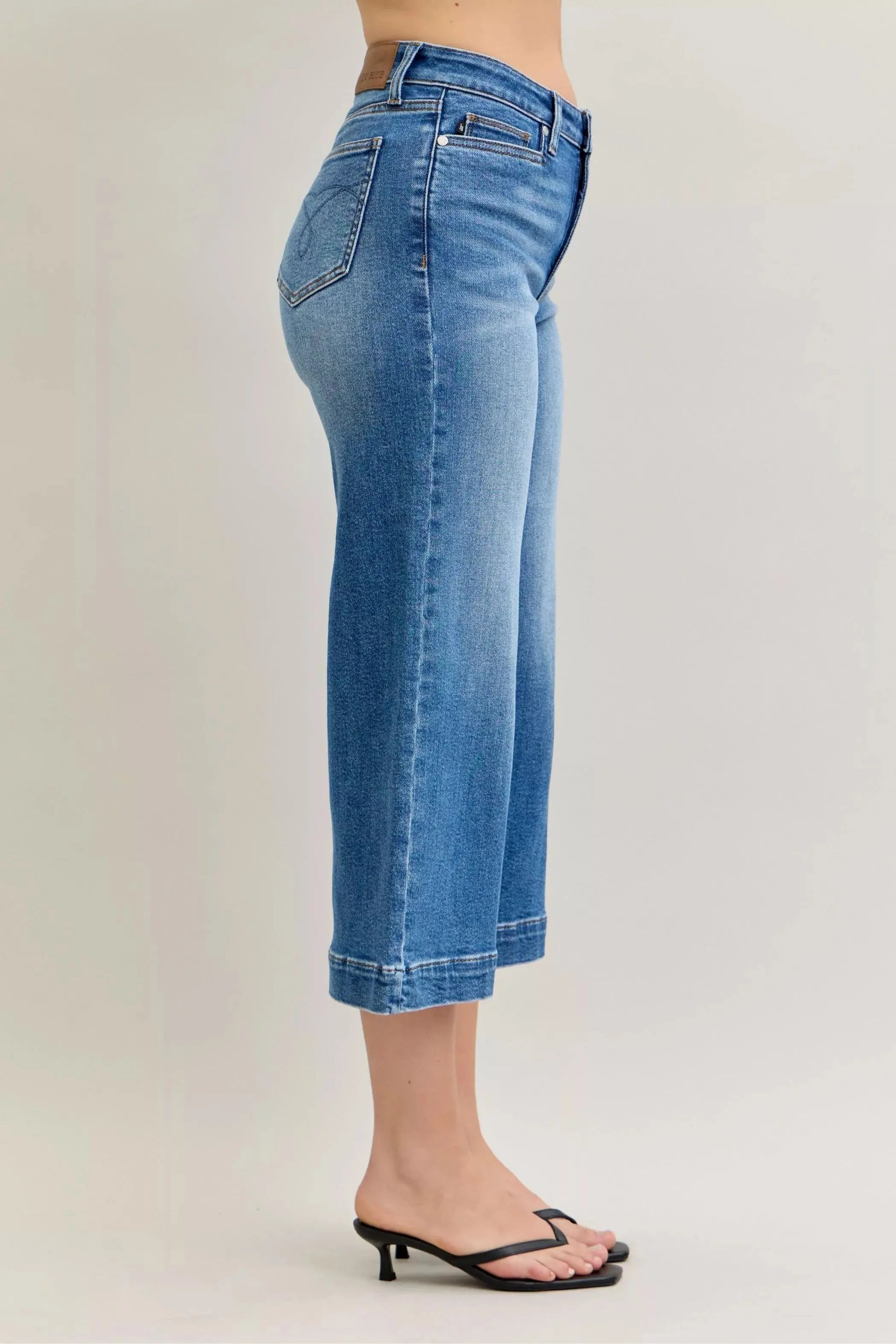 Judy Blue Mid Rise Crop Wide Leg Jeans.