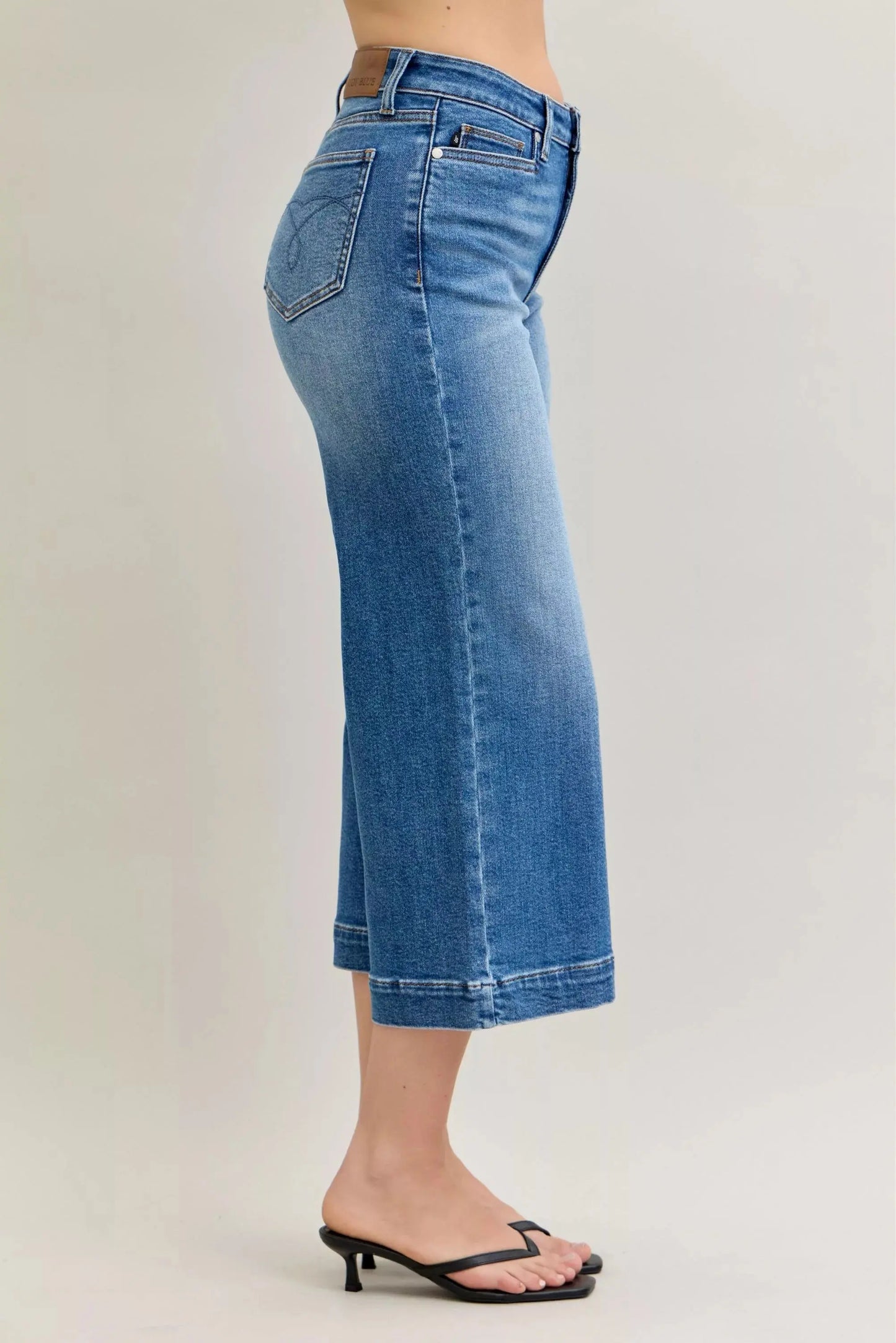Judy Blue Mid Rise Crop Wide Leg Jeans.